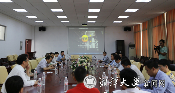 央视《法律讲堂》栏目组来我校洽谈合作.jpg